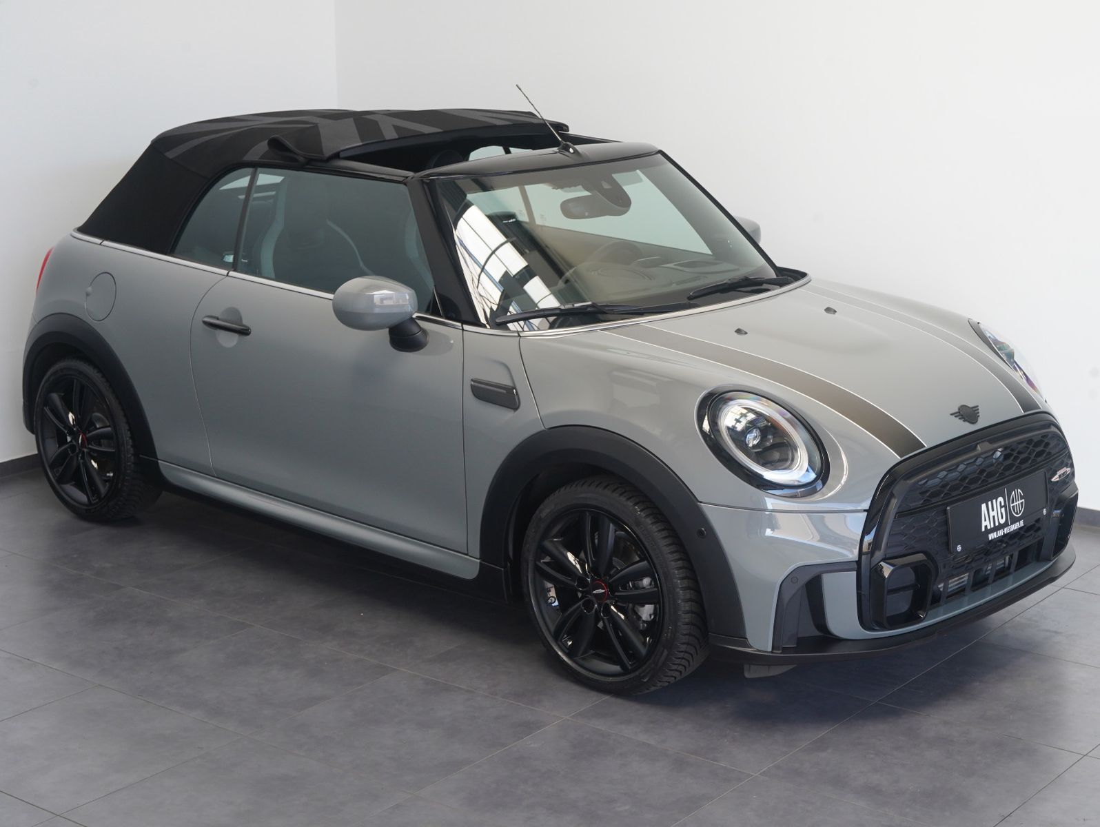 Fahrzeugabbildung MINI Cooper Cabrio John Cooper Works Trim MINI YOURS