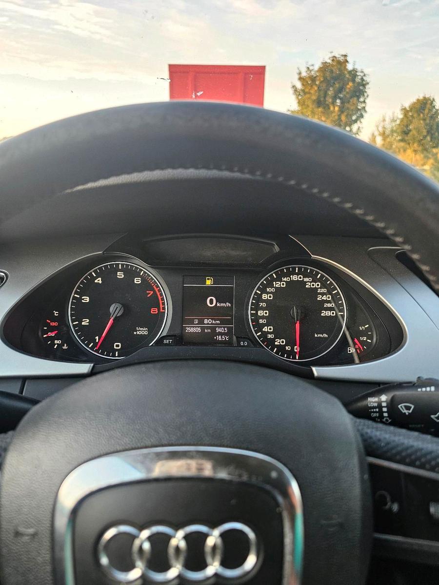 Audi A4 2011 — photo 8