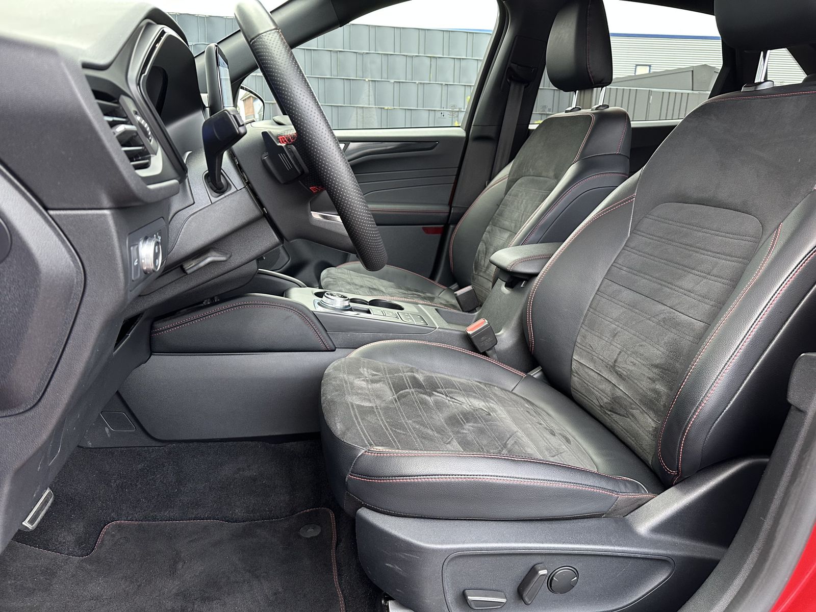 Fahrzeugabbildung Ford Kuga 2.0 EB 4x4 Aut.ST-LINE X NAV+LED+AHK+B&O+VC