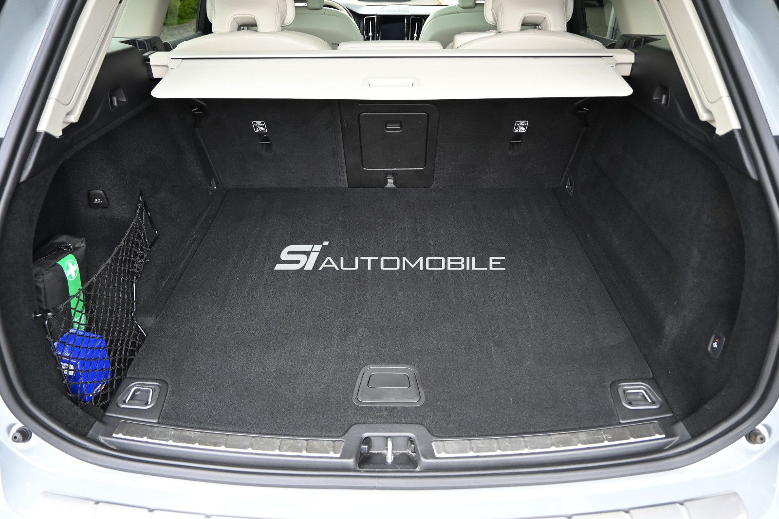 Fahrzeugabbildung Volvo XC60 B4 D AWD Plus Dark °ACC°AHK°PANO°STANDHEIZ°