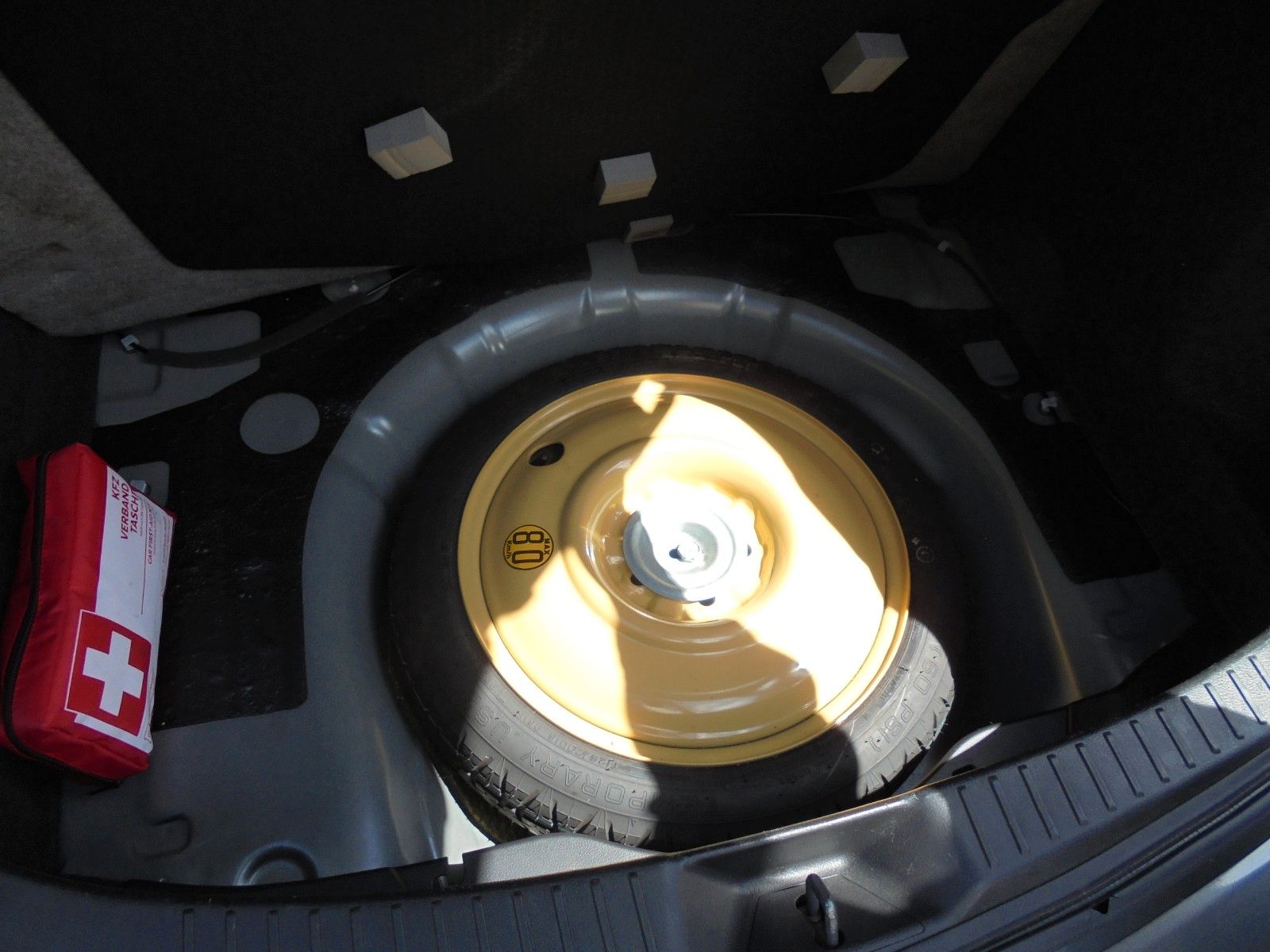Fahrzeugabbildung Mazda 3 Lim. Exclusive-Line Automatik/Klima/Shz/PDC/