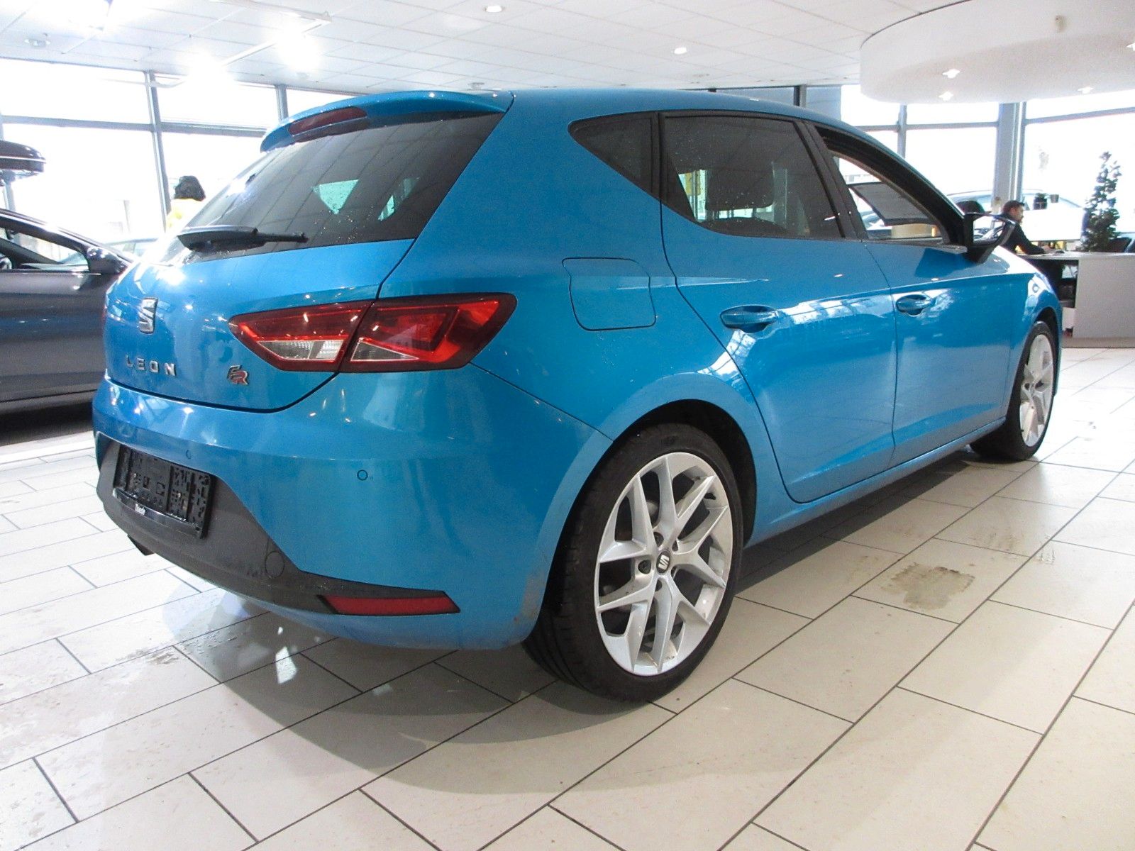 Fahrzeugabbildung SEAT Leon 1.8T FR LED/SHZ/PDC/18"ALU/TEMPOMAT