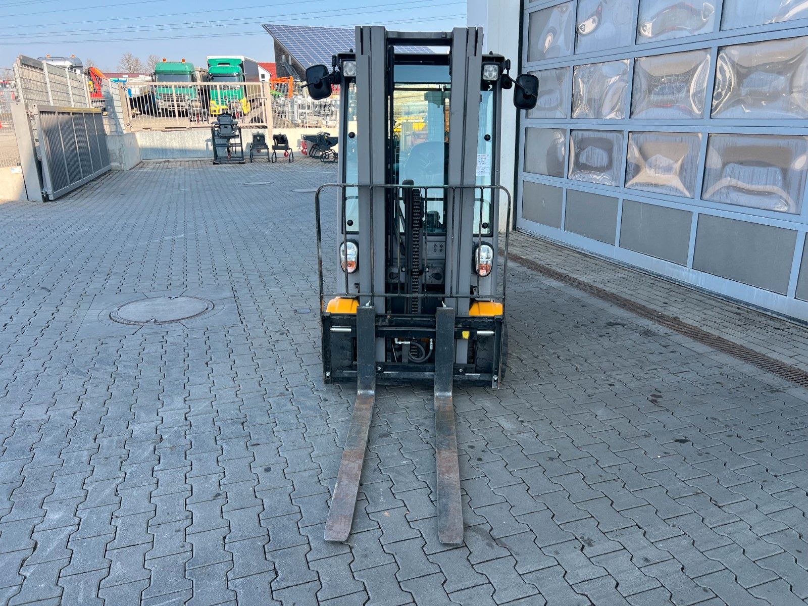 Fahrzeugabbildung Jungheinrich EFG 218 / Triplex 4.30m / SS / nur 1.738h
