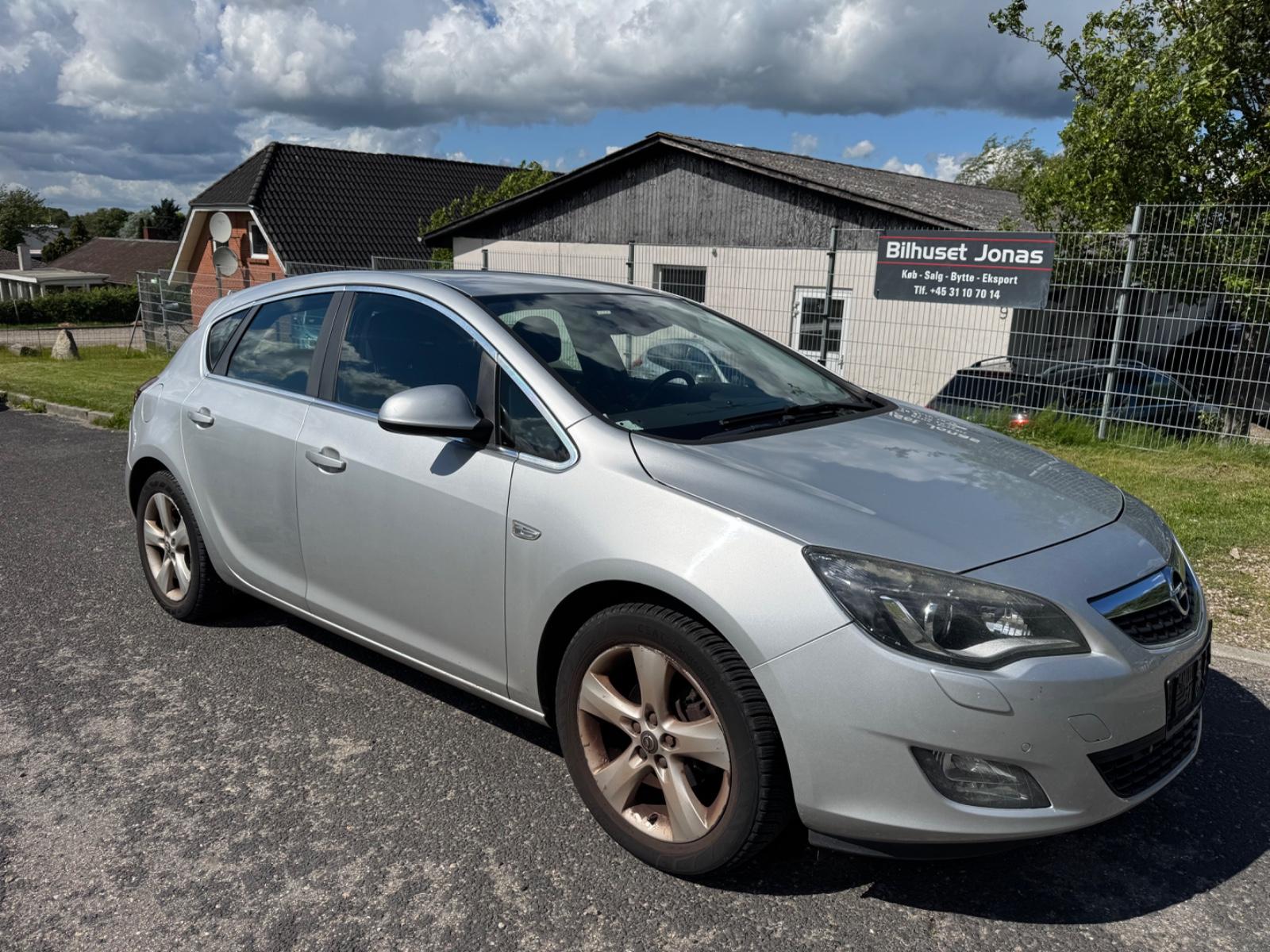 Opel Astra J Lim. 5-trg. Sport