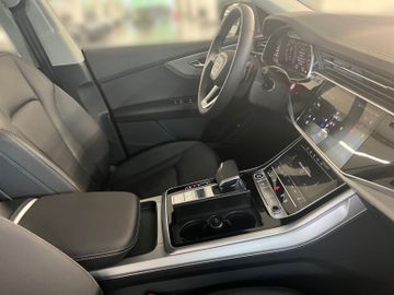 Audi Q8 - 12