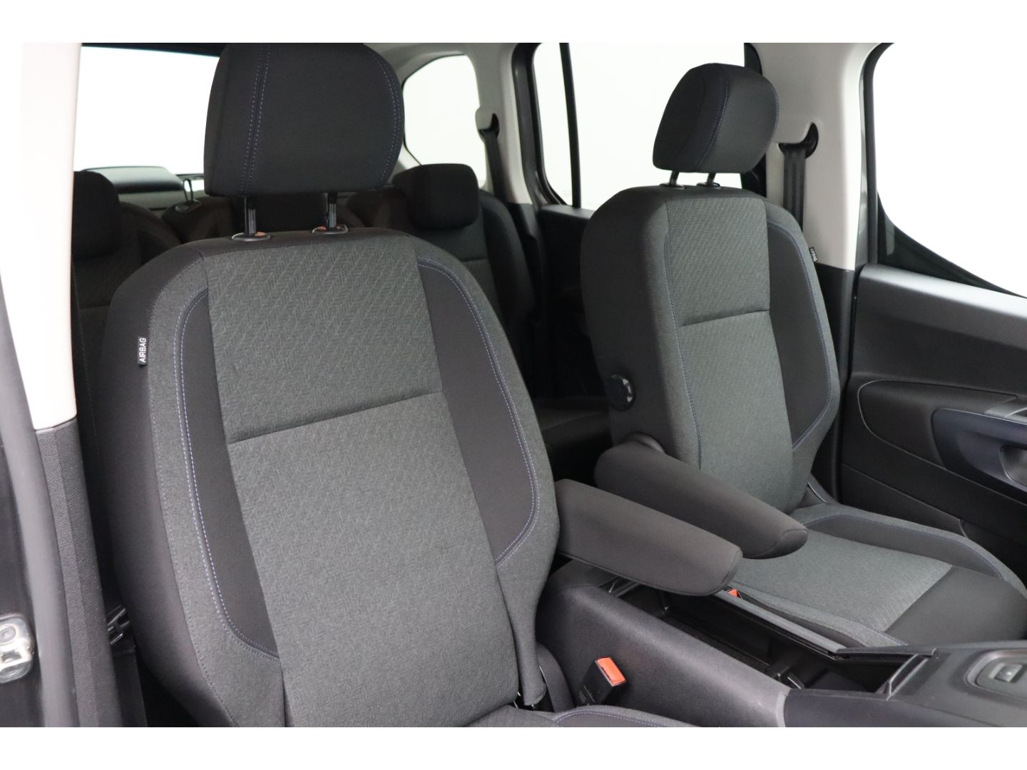 Fahrzeugabbildung Peugeot Rifter 1.2 Pure Tech Allure Pack L1 AUTOMATIK