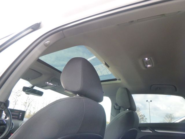 Fahrzeugabbildung Audi A3 Limo 35 TFSI >S Line/PANO/NAV/LED/Sitzheiz<