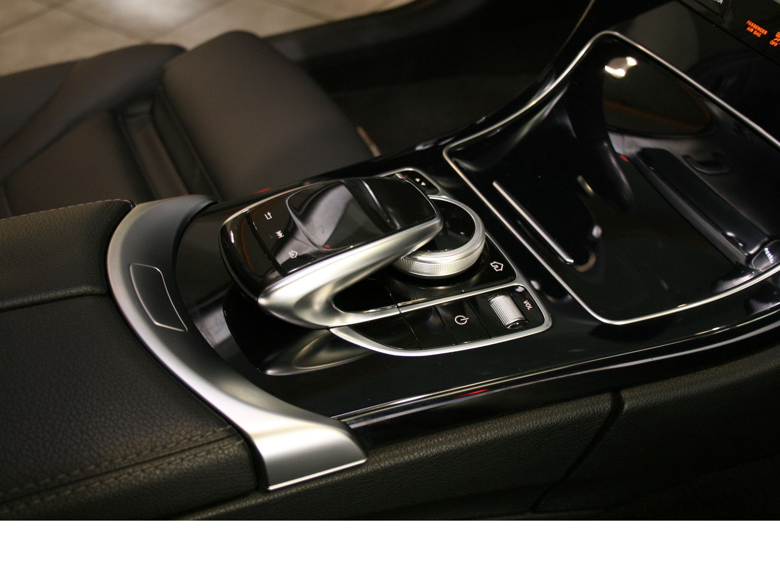 Fahrzeugabbildung Mercedes-Benz C 180 AMG Automatik *Night*LED*Navi*Kamera+PTS