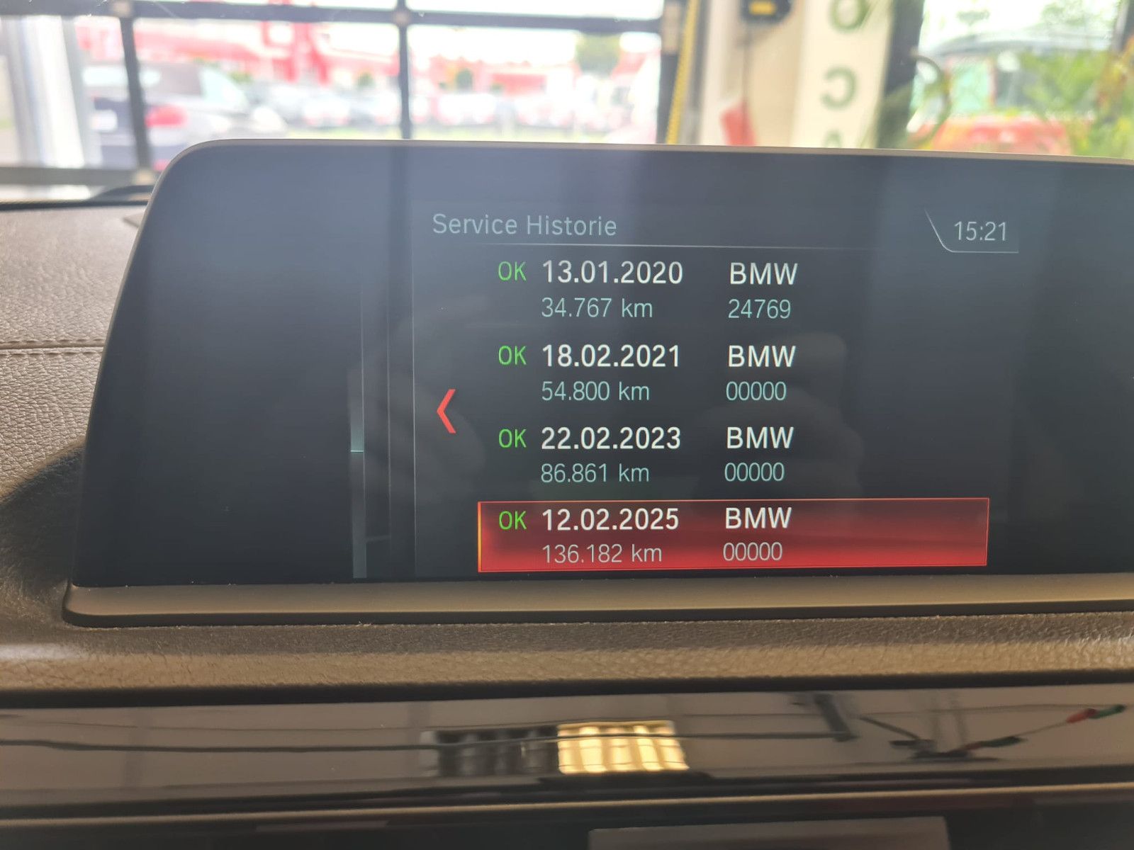 Fahrzeugabbildung BMW 220i Coupe Sport Line / NAVI / PDC / 1. Hand