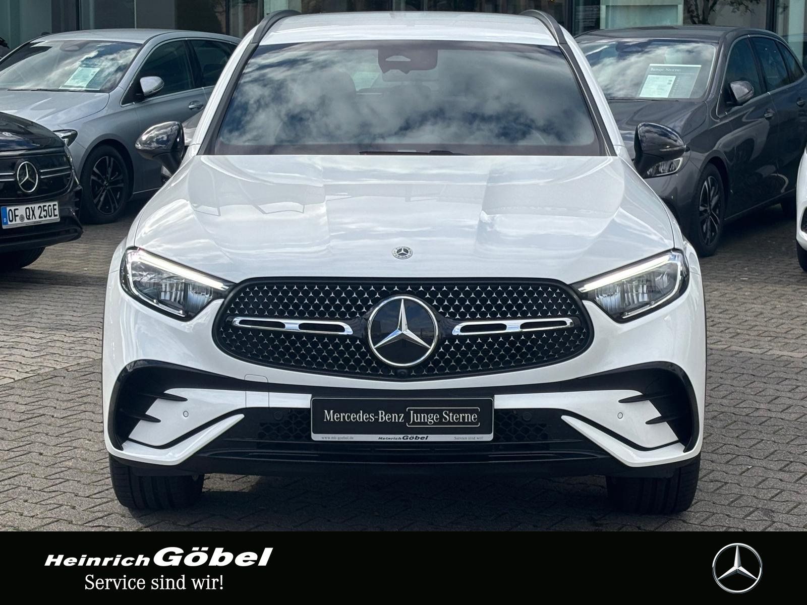 Fahrzeugabbildung Mercedes-Benz GLC 200 4M AMG*AHK*WINTER-PAKET*AMBIENTEBEL*