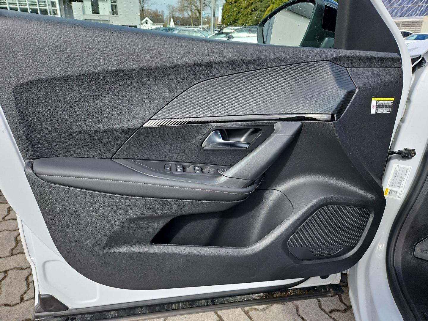Peugeot 2008 1.2 Hybrid 145 Allure Apple CarPlay Sitzhei