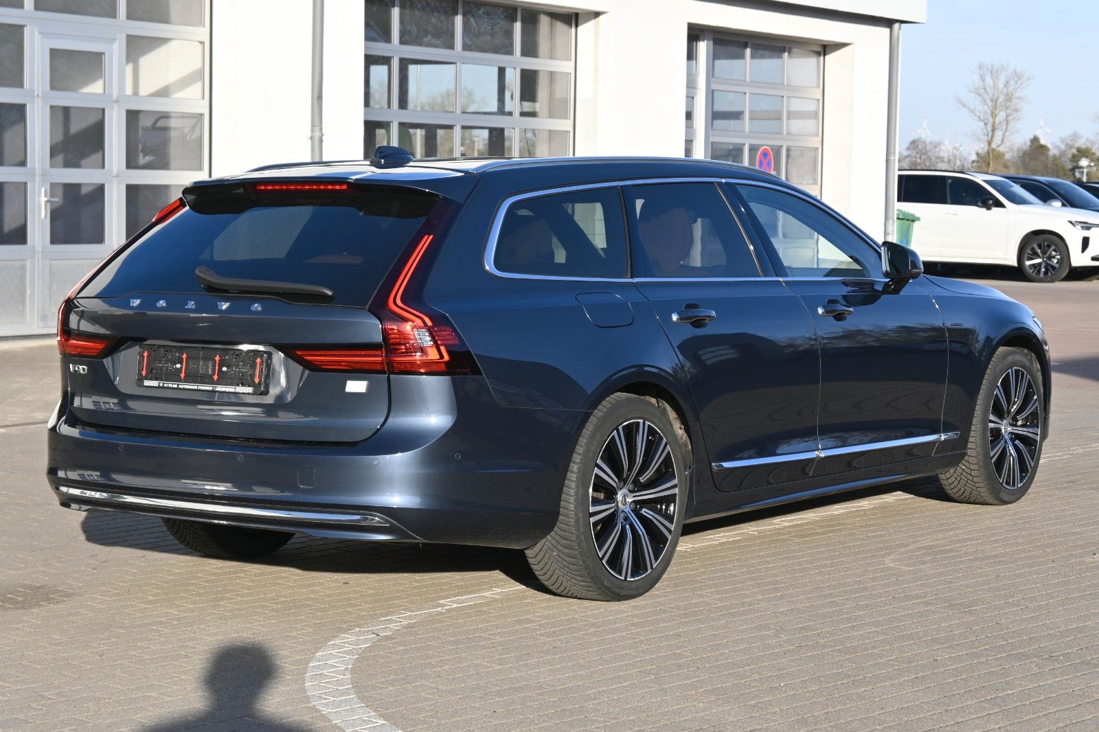 Fahrzeugabbildung Volvo V90 T8 AWD PHEV Inscrip.*Pano*STHZG*360°*