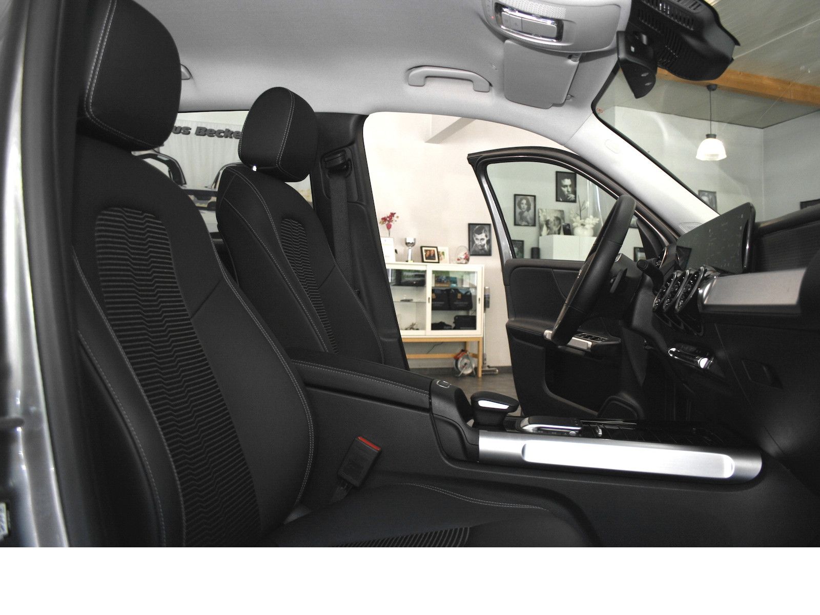 Fahrzeugabbildung Mercedes-Benz GLB 200 Progres. *Distronic*LED*360° Kamera*MBUX