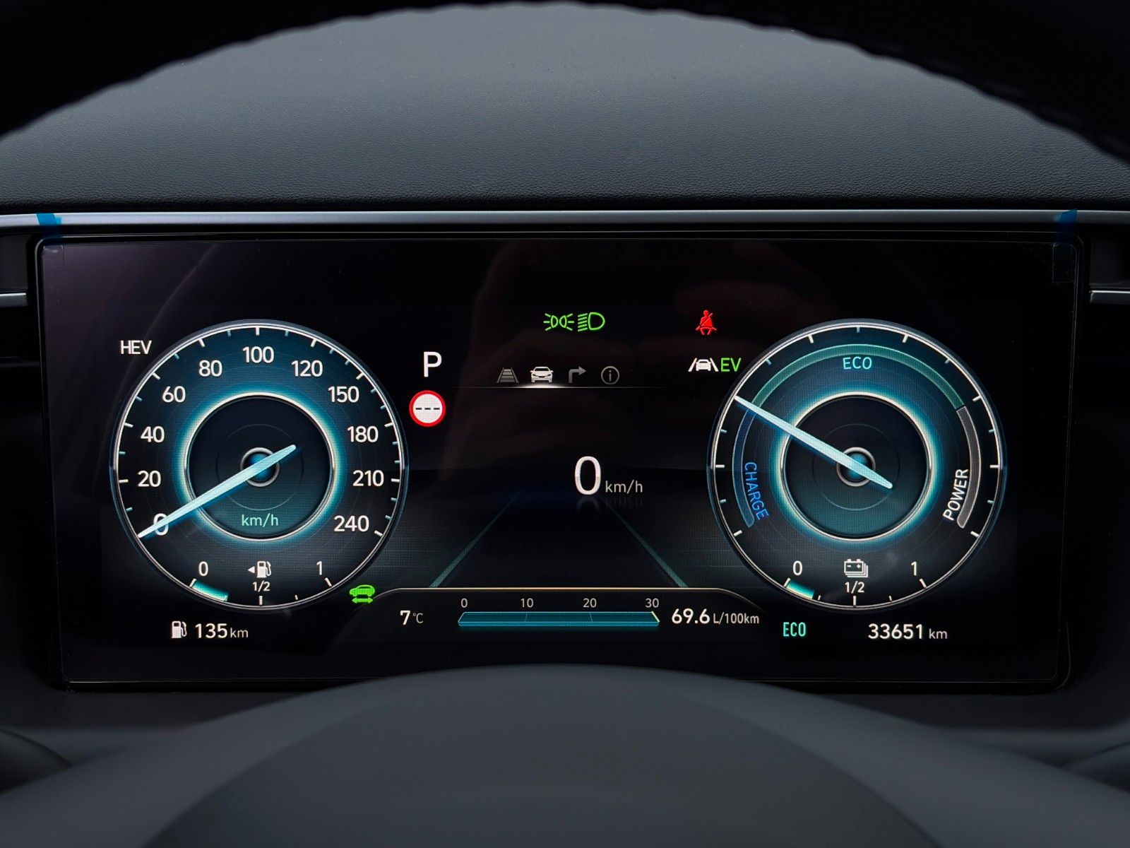 Fahrzeugabbildung Hyundai Tucson 1.6 T-GDI PHEV 4WD CarPlay 360° ACC SBL