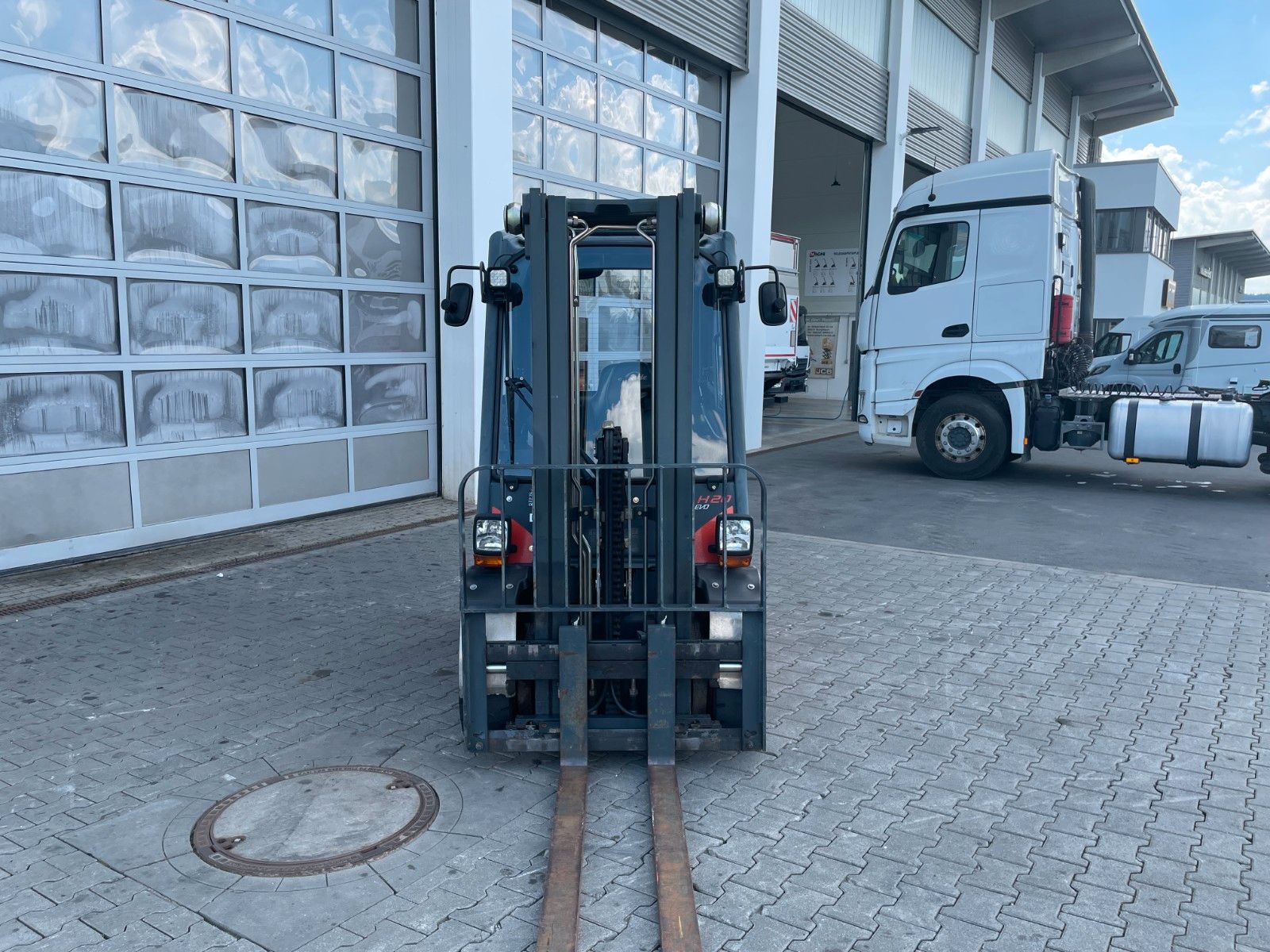 Fahrzeugabbildung Linde H20D-02/600 / Triplex 4,6m / 1.332h / Diesel