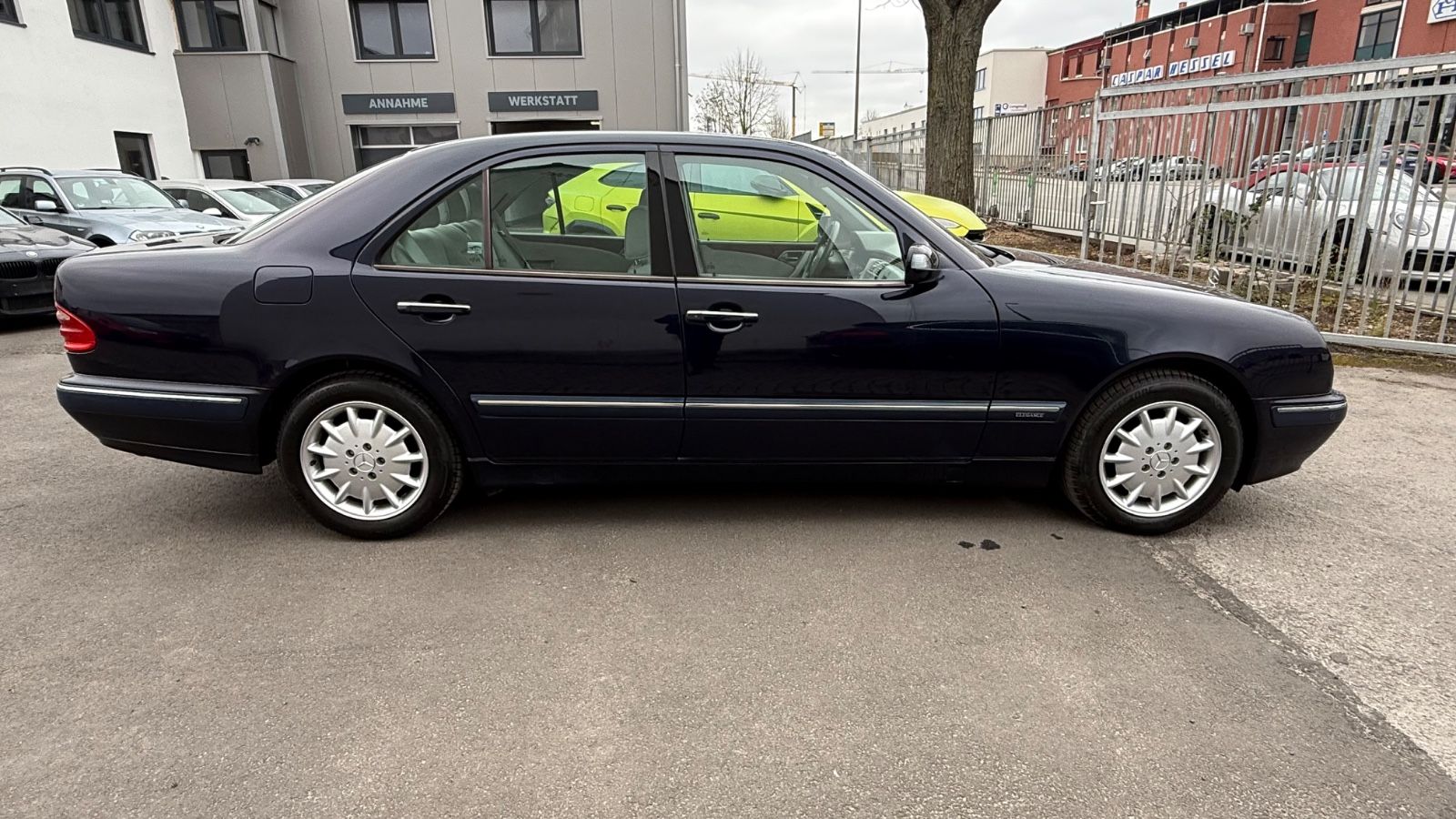 Fahrzeugabbildung Mercedes-Benz E 270 CDI ELEGANCE