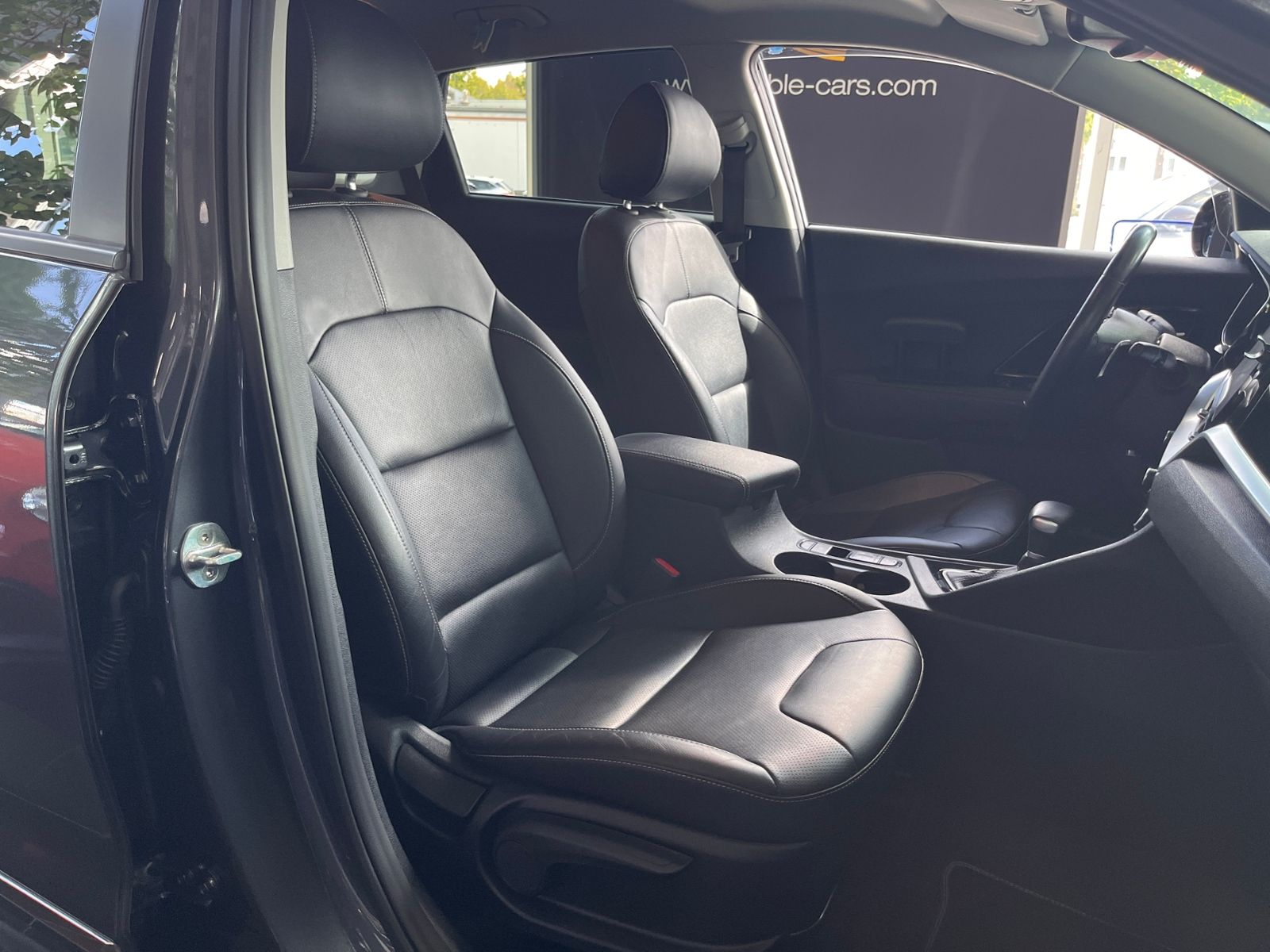 Fahrzeugabbildung Kia Niro Spirit PHEV LED NAVI LEDER SHZ AHK