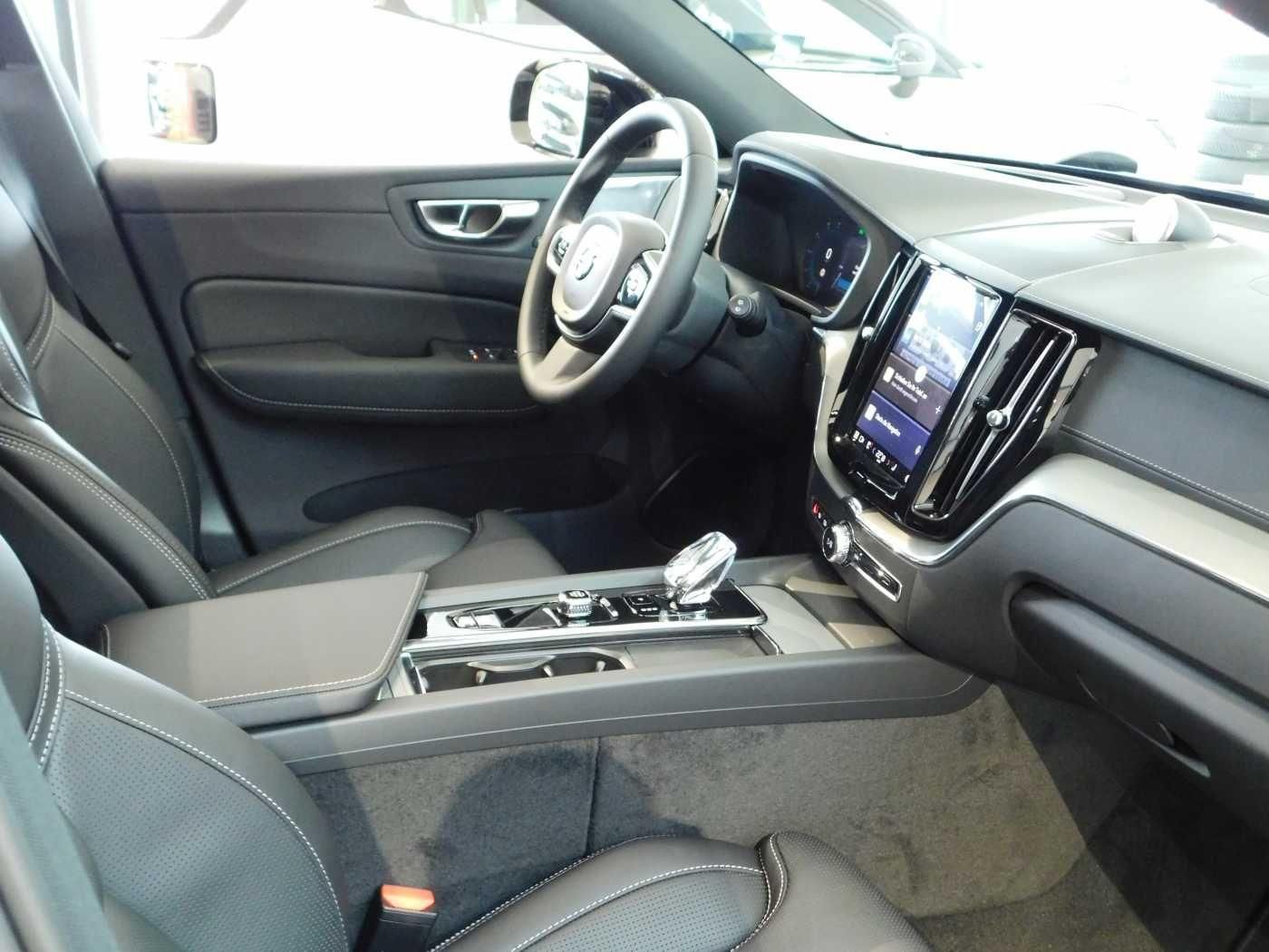 Fahrzeugabbildung Volvo XC60 Plug-In-Hybrid T8 AWD Plug-in Hybrid Plus B