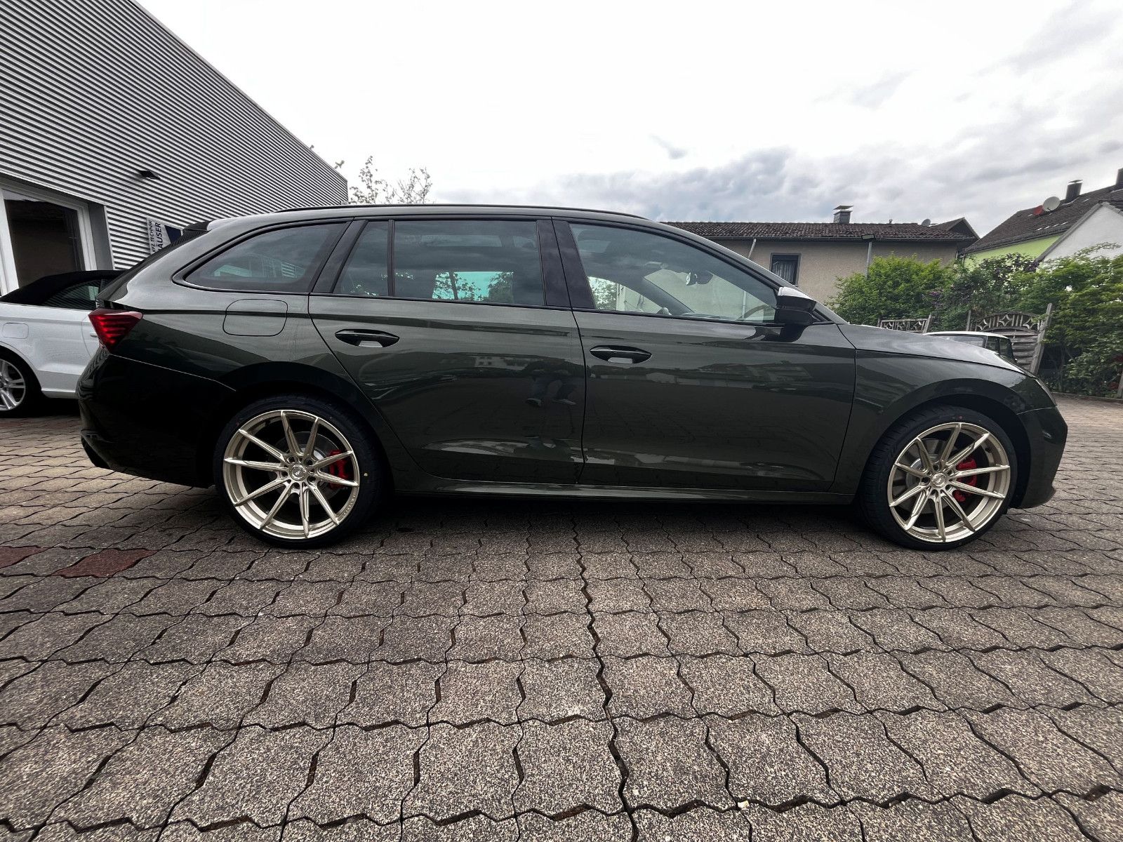 Fahrzeugabbildung SKODA Octavia Combi 2.0 TSI 239kW RS ABT PAN KAM 19"