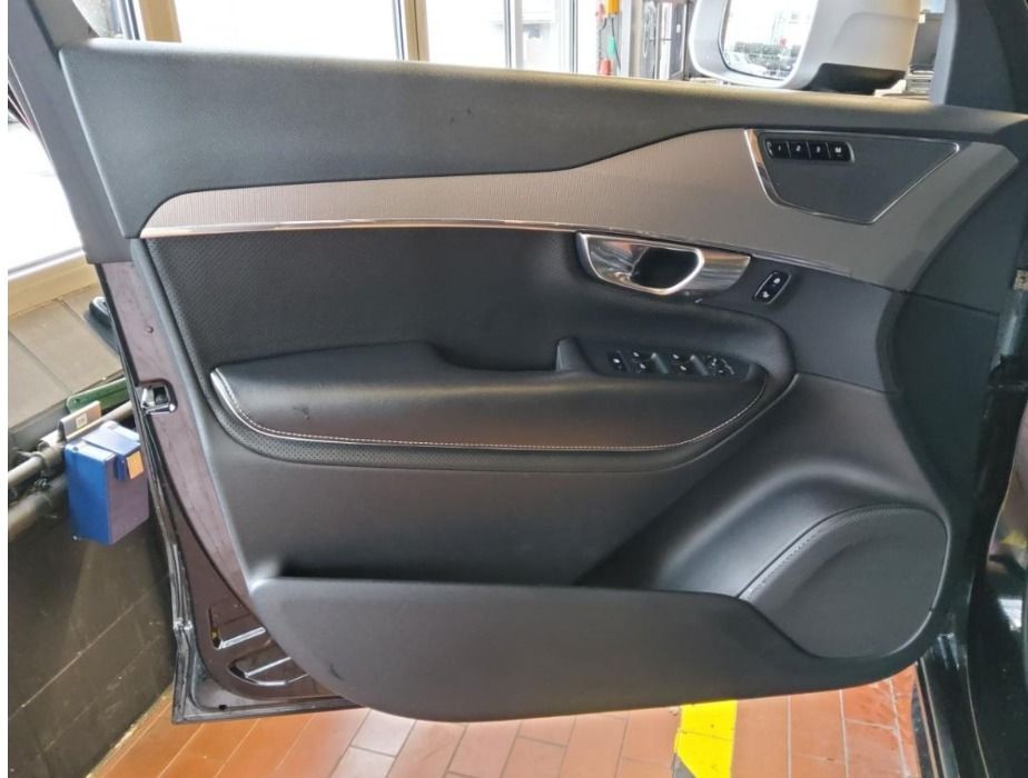 Fahrzeugabbildung Volvo XC90 T8 Hybrid R-DESIGN AWD 22-ZOLL STANDHEIZUNG