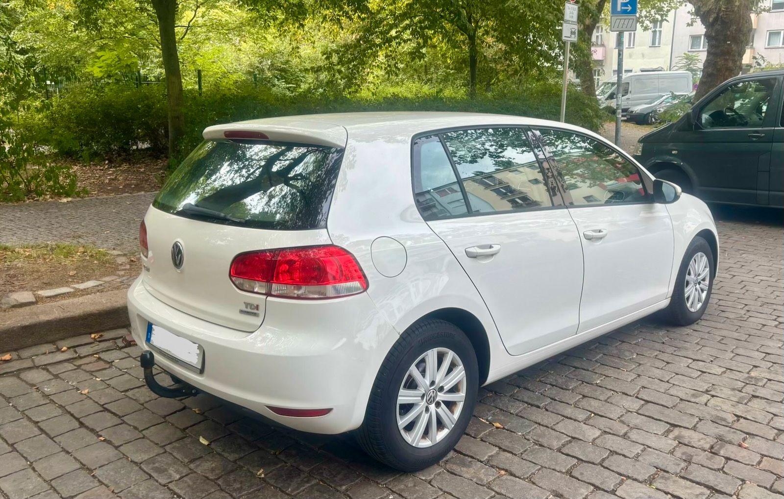 Volkswagen Golf 2012 — engine 105 HP (77kW)