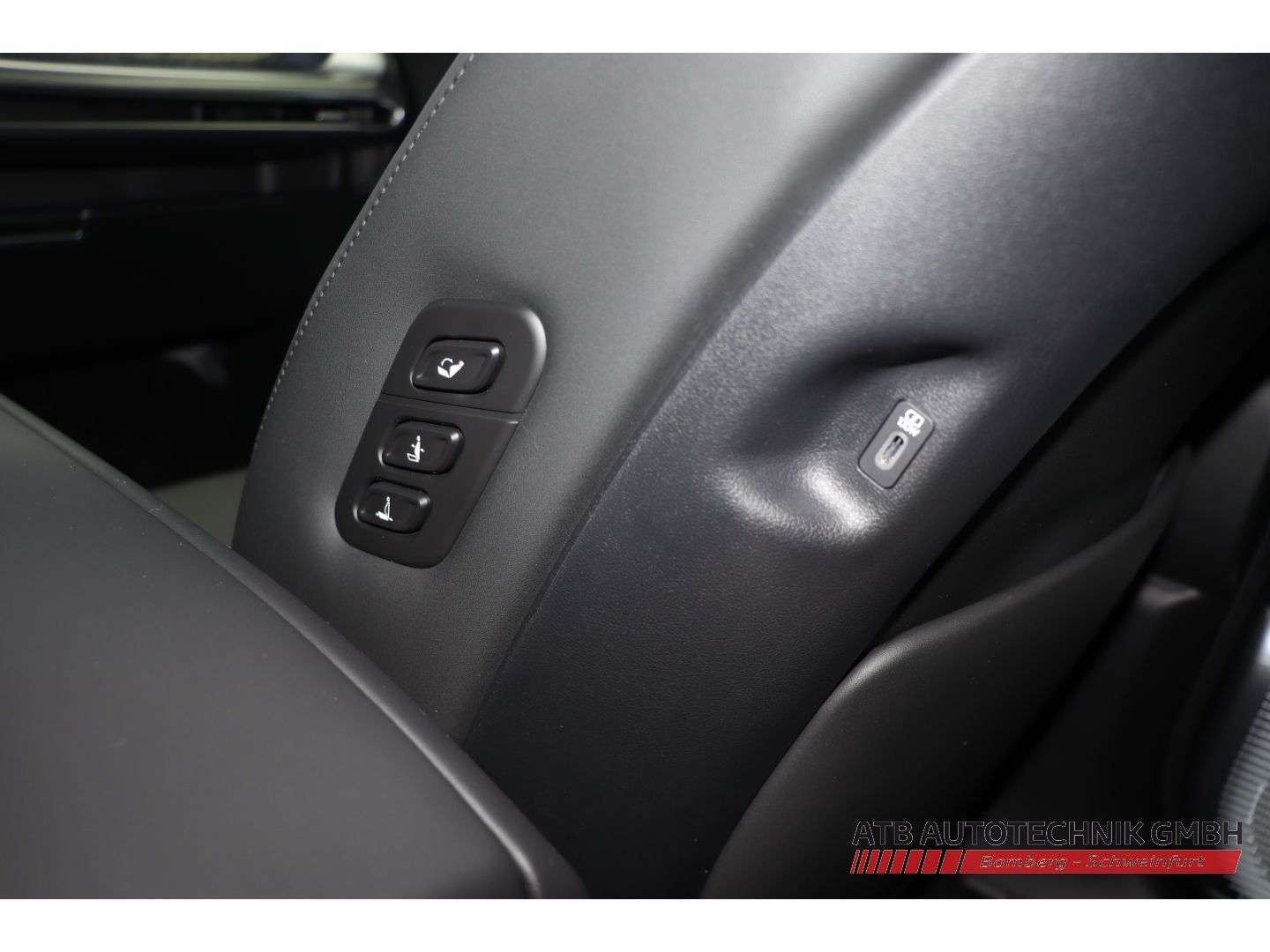 Fahrzeugabbildung Hyundai IONIQ 9 7-Sitzer MY26 110 kWh 307 PS 4WD UNIQ