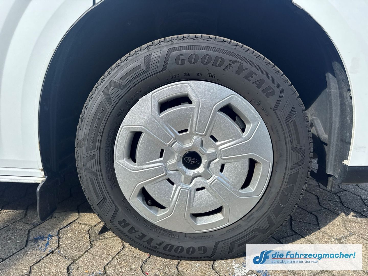 Fahrzeugabbildung Ford Transit Custom Kombi 320 L2 FWD Trend *SEITENSCH