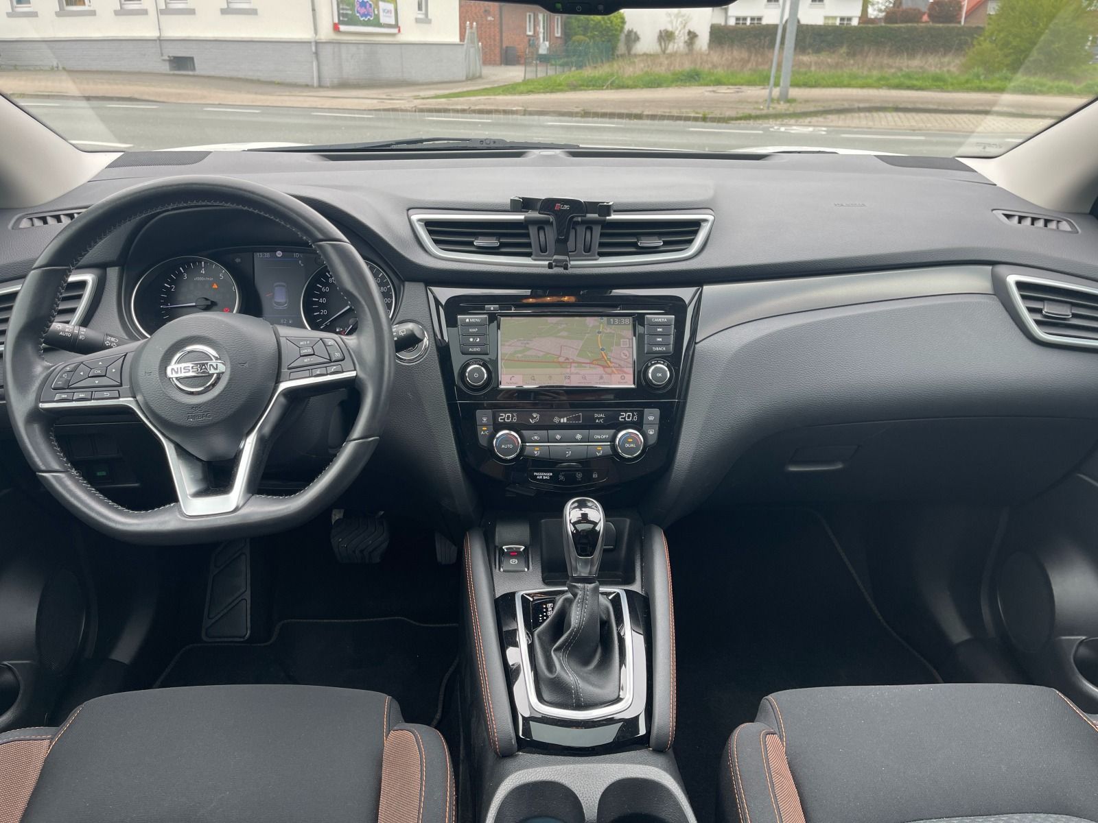 Fahrzeugabbildung Nissan Qashqai 1.3 DiG-T N-Motion AHK/360° Kamera/LED