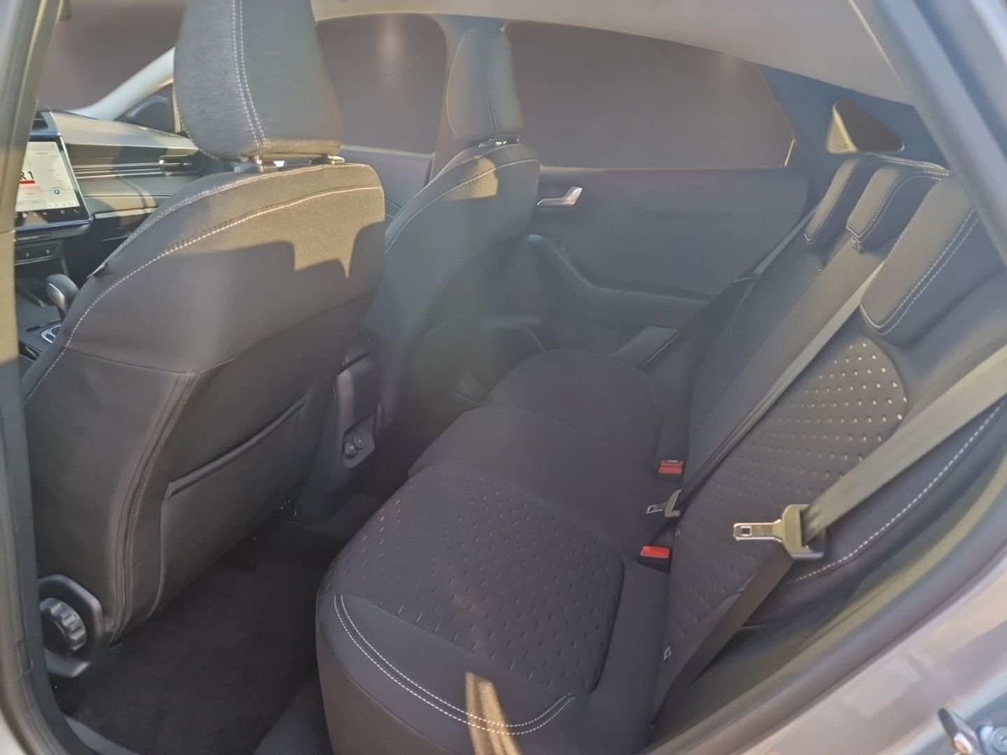 Fahrzeugabbildung Ford Puma Titanium Automatik, Winterpaket