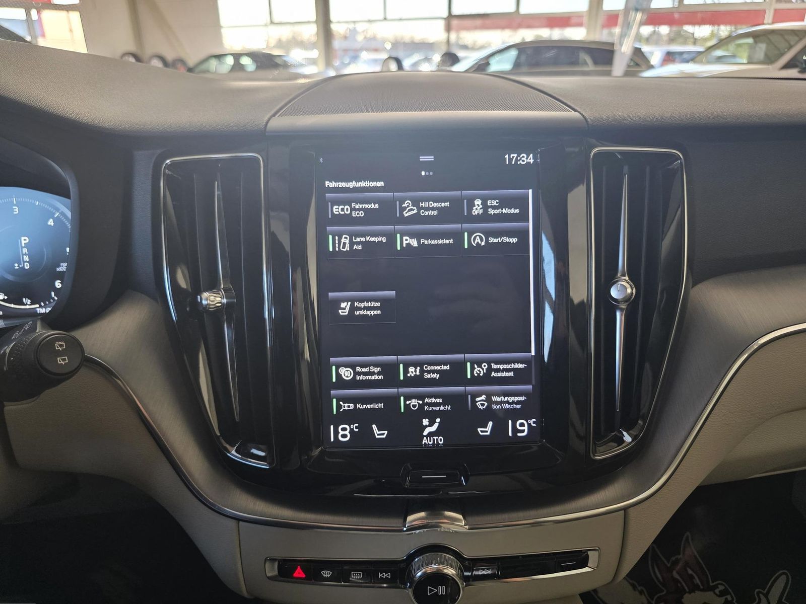 Fahrzeugabbildung Volvo XC 60 D4 /StandHz/Keyless/Carplay/Ahk