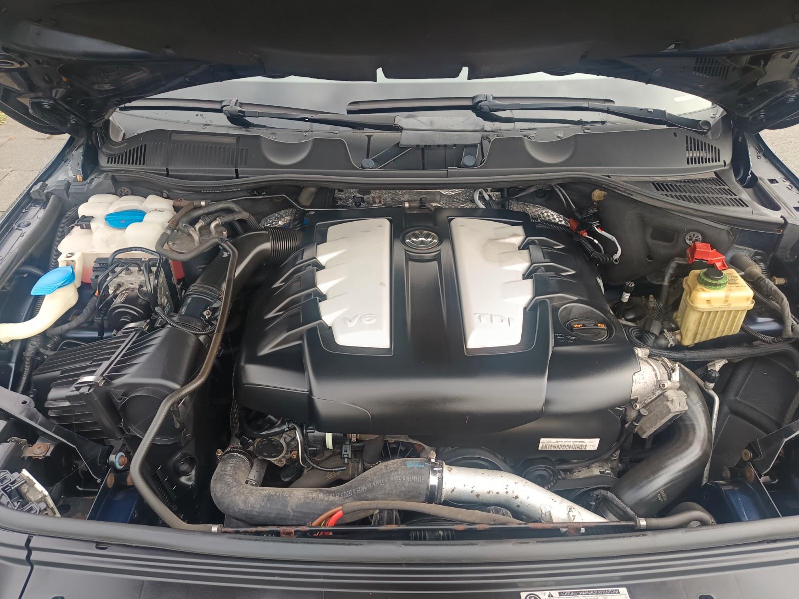 Volkswagen Touareg 2010 — photo 13
