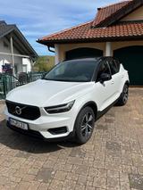 Volvo XC40 T3 R Design Geartronic Topaustattung - Volvo XC40 von privat