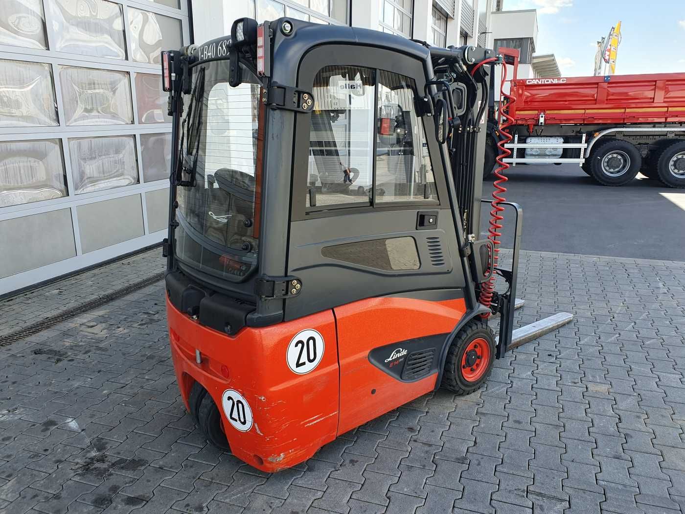 Fahrzeugabbildung Linde E14 - 02 / Triplex: 4.00m! / SS / 855h! / 2021
