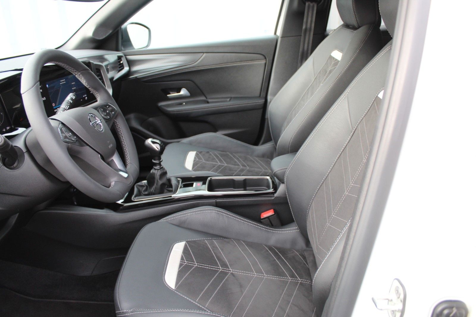 Fahrzeugabbildung Opel Mokka 1.2Turbo Ultimate Navi,Sitzh.,PDC,Ka...