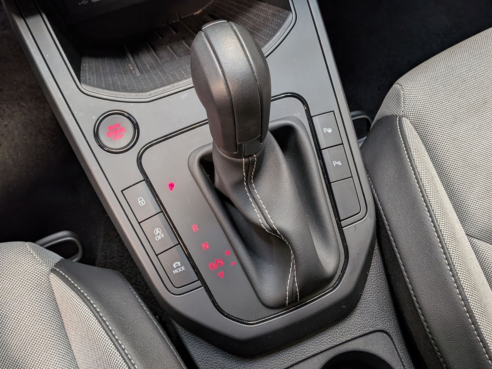 Fahrzeugabbildung SEAT Arona 1.5 TSI FR Black Editio*ACC*KAMERA*LED*18"