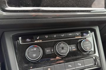 Volkswagen Touran - 12