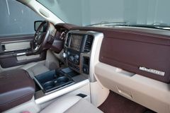 DODGE RAM 1500 5.7l V8 Laramie CrewCab - Unfallfrei