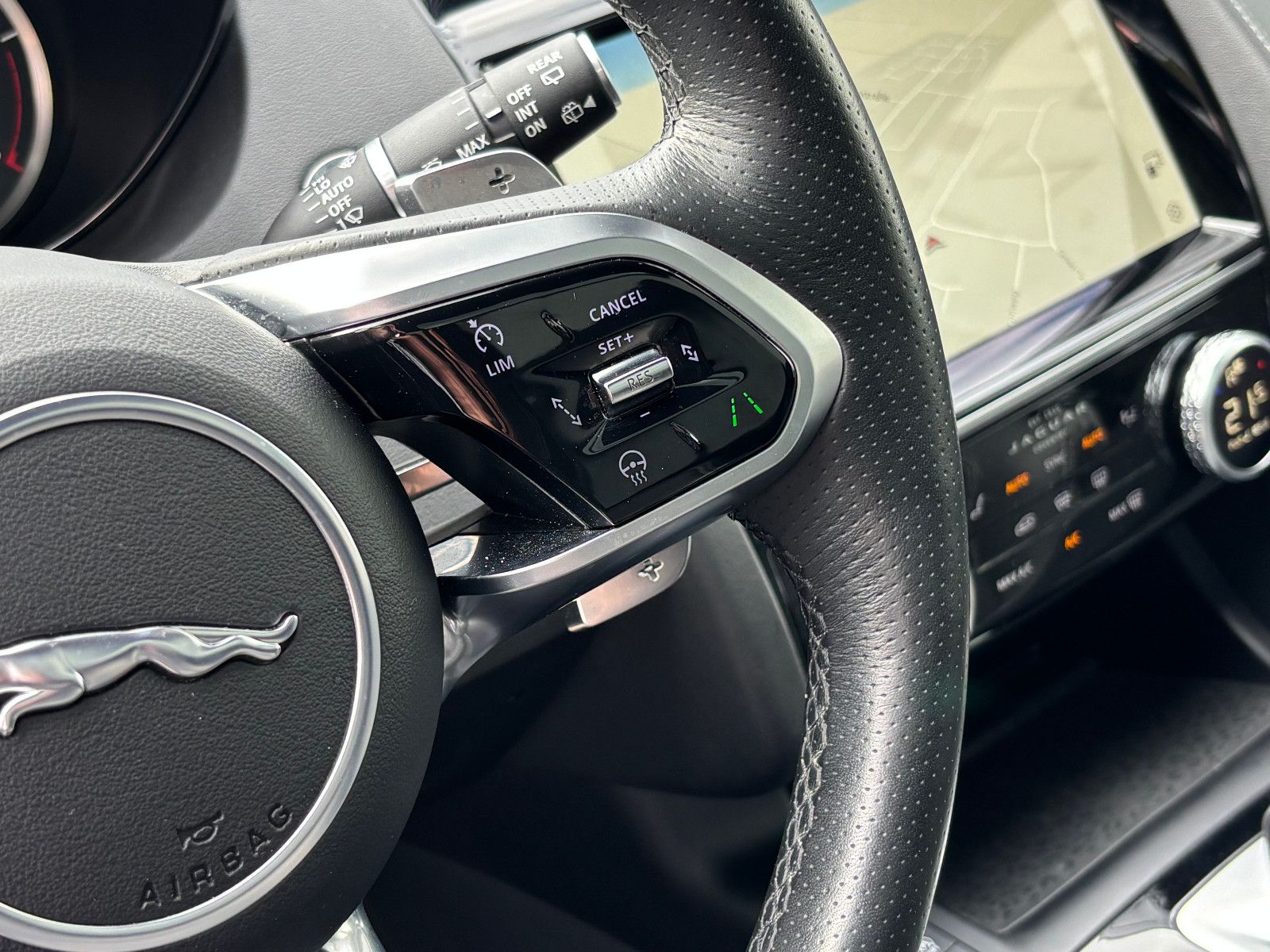 Fahrzeugabbildung Jaguar E-PACE R-Dynamic/AWD/PANORAMA/KAMERA/MERIDIAN