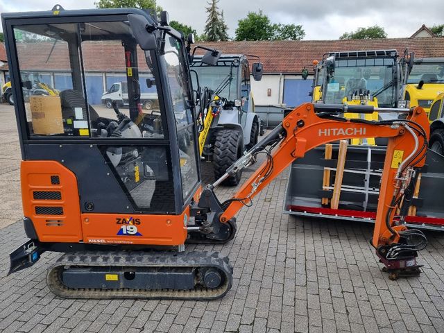 Hitachi ZX19-6 mit Holp Rotator