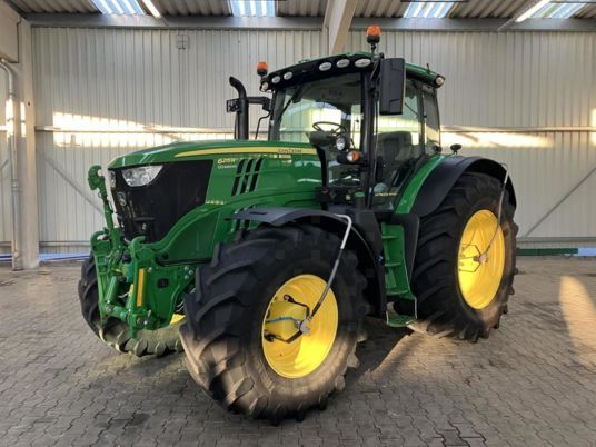 John Deere 6215R