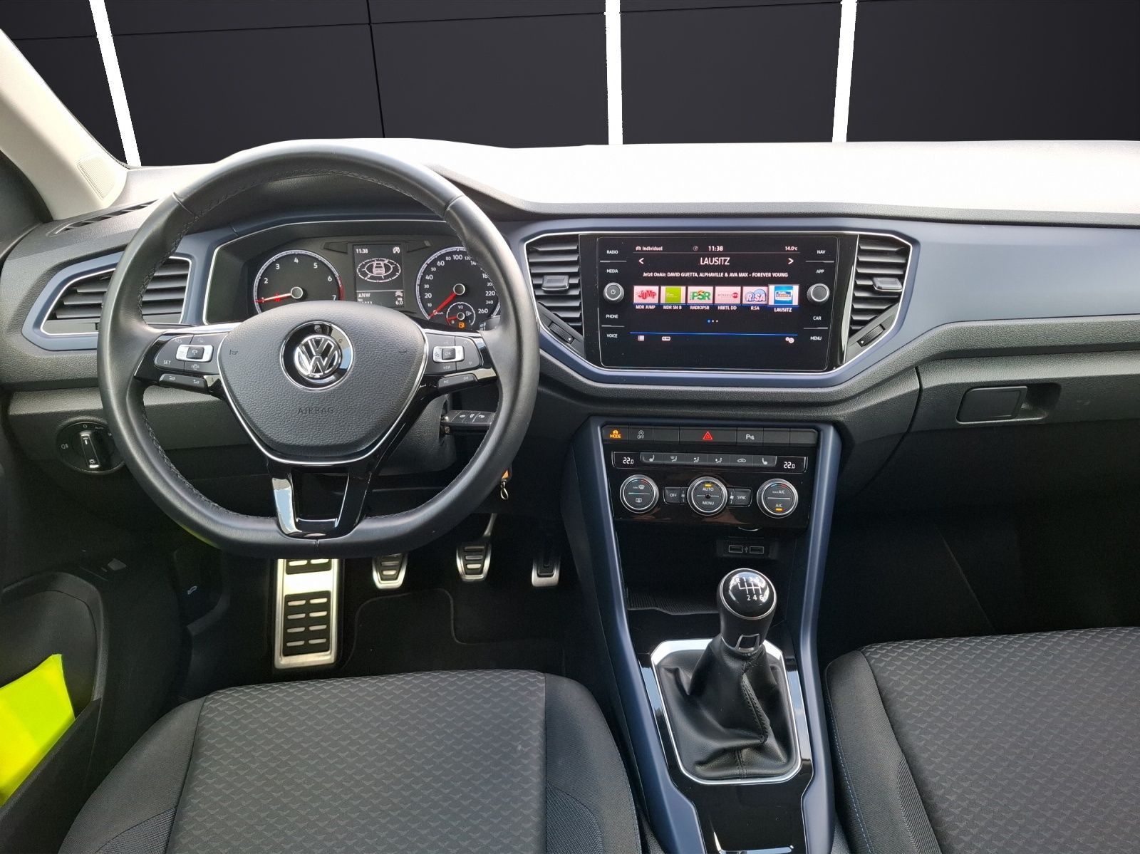 Fahrzeugabbildung Volkswagen T-Roc TSI United Navi ACC PDC SH LM