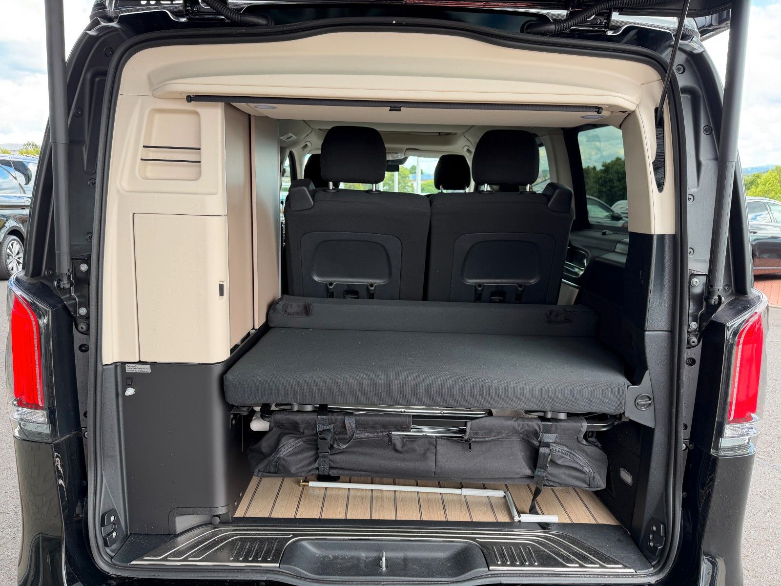 Fahrzeugabbildung Mercedes-Benz V 250 d Marco Polo 4MATIC AIRMATIC AHK2,5 Markis