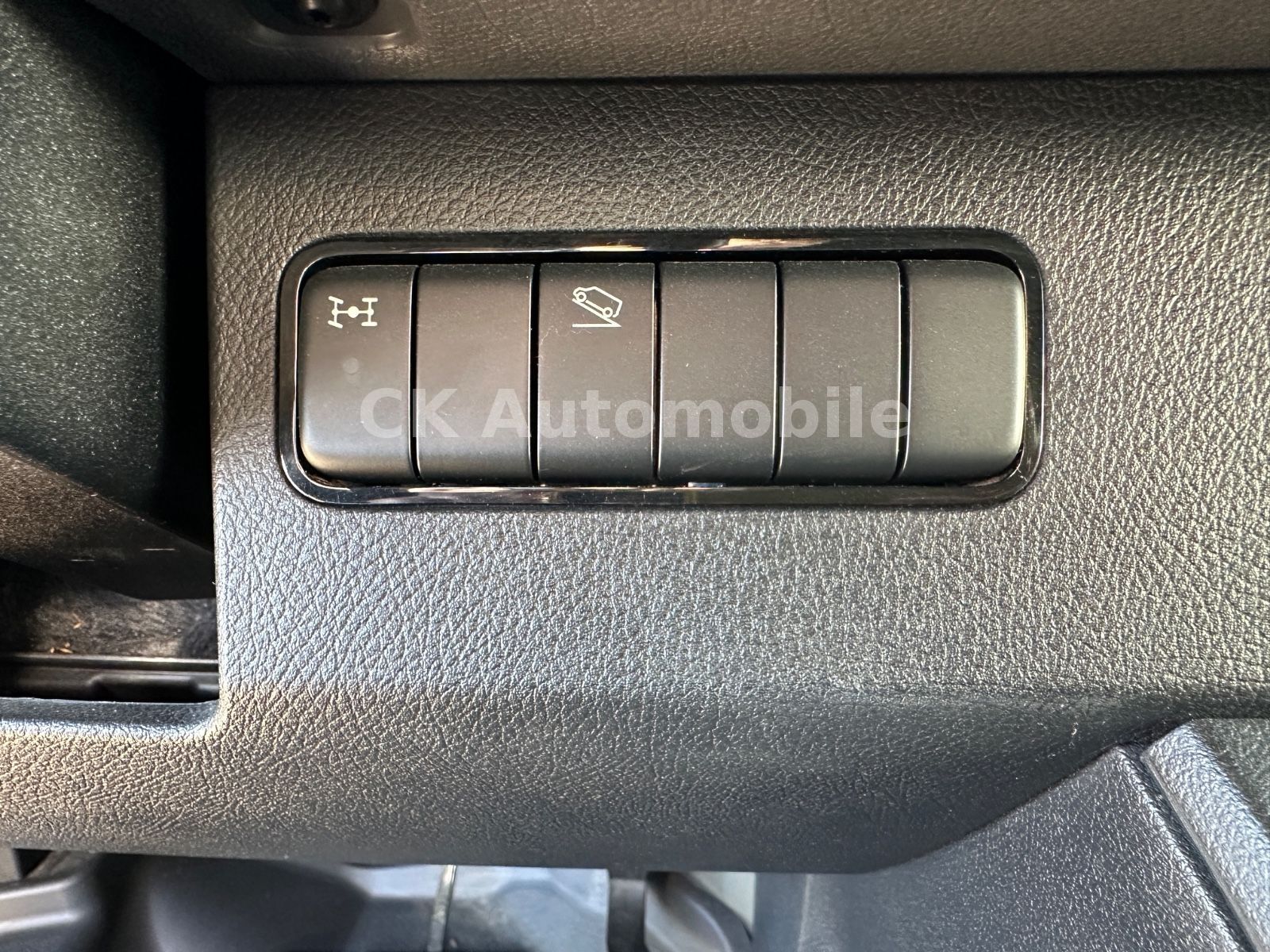 Fahrzeugabbildung Mercedes-Benz Sprinter 319 Kombi 4x4/8 Sitze/Klima/Navi/Kamera