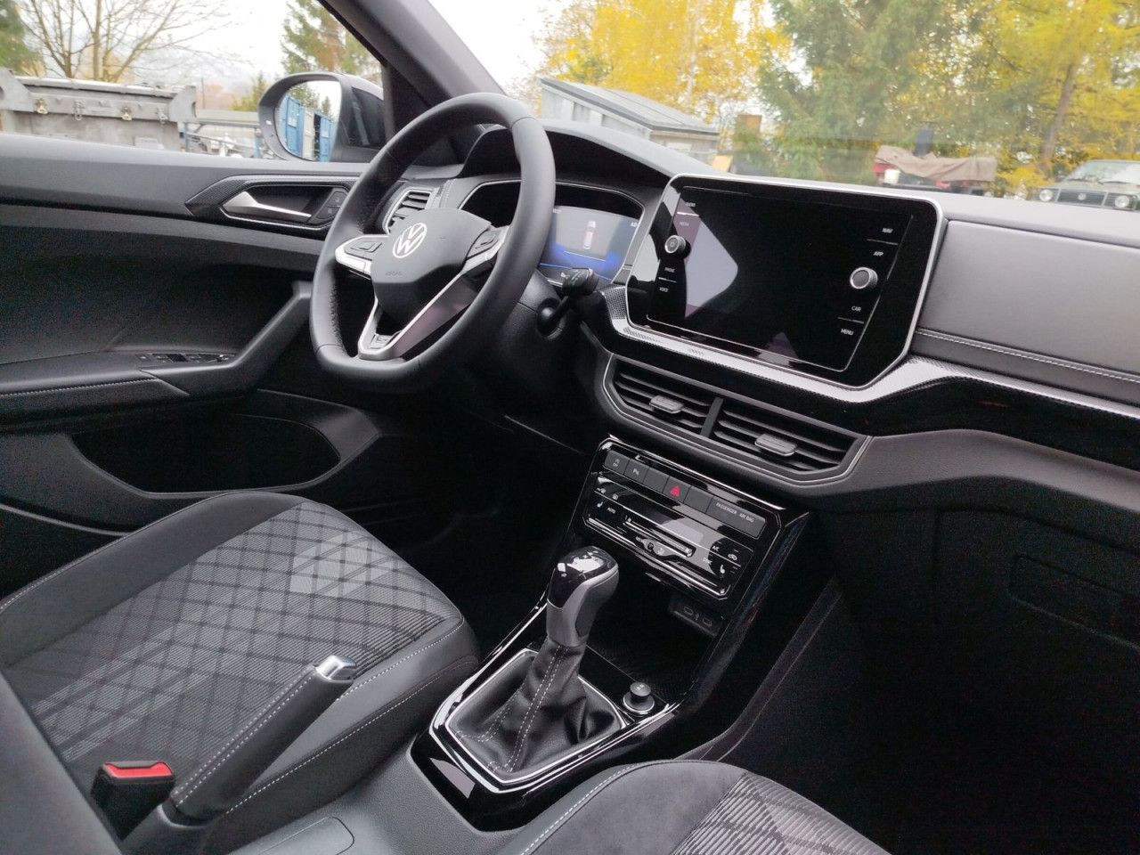 Fahrzeugabbildung Volkswagen T Cross R-Line 1.5 110 TSI D7F