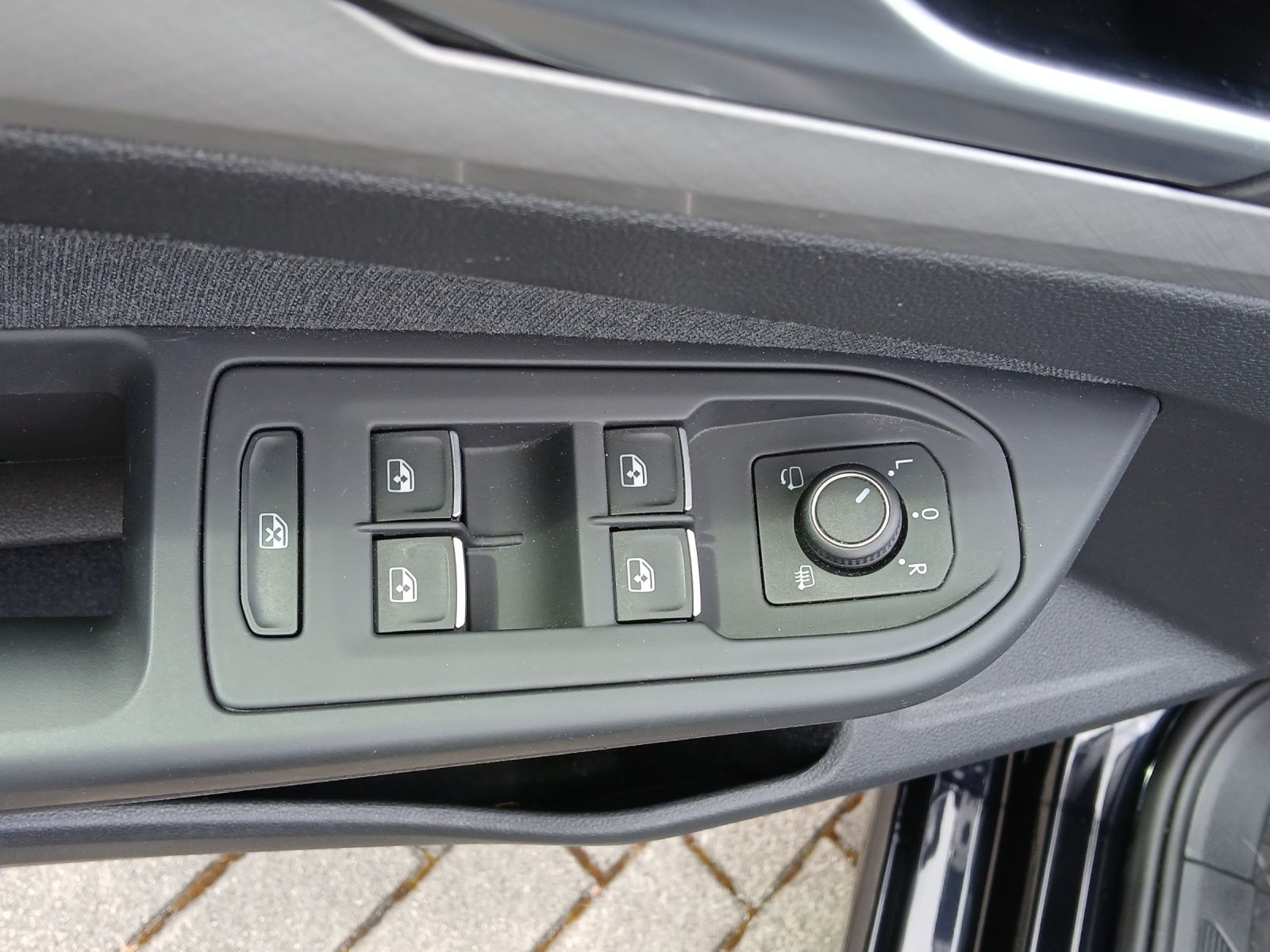 Fahrzeugabbildung Volkswagen Golf VIII Variant TDI Life LED Navi AID ACC Park