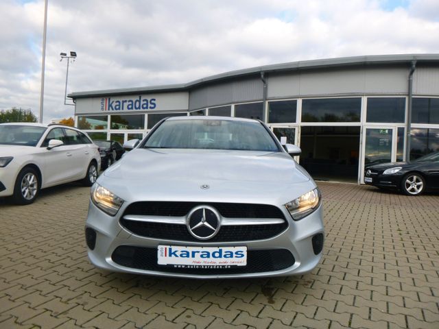 Fahrzeugabbildung Mercedes-Benz A 180 >AUT/NAV/PDC/Sitzheizung<