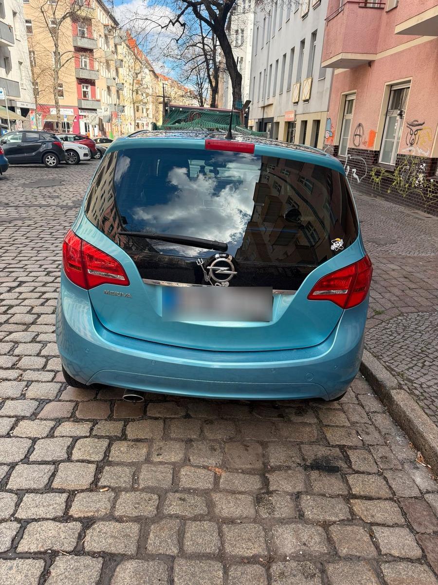 Opel Meriva 2011 — interior