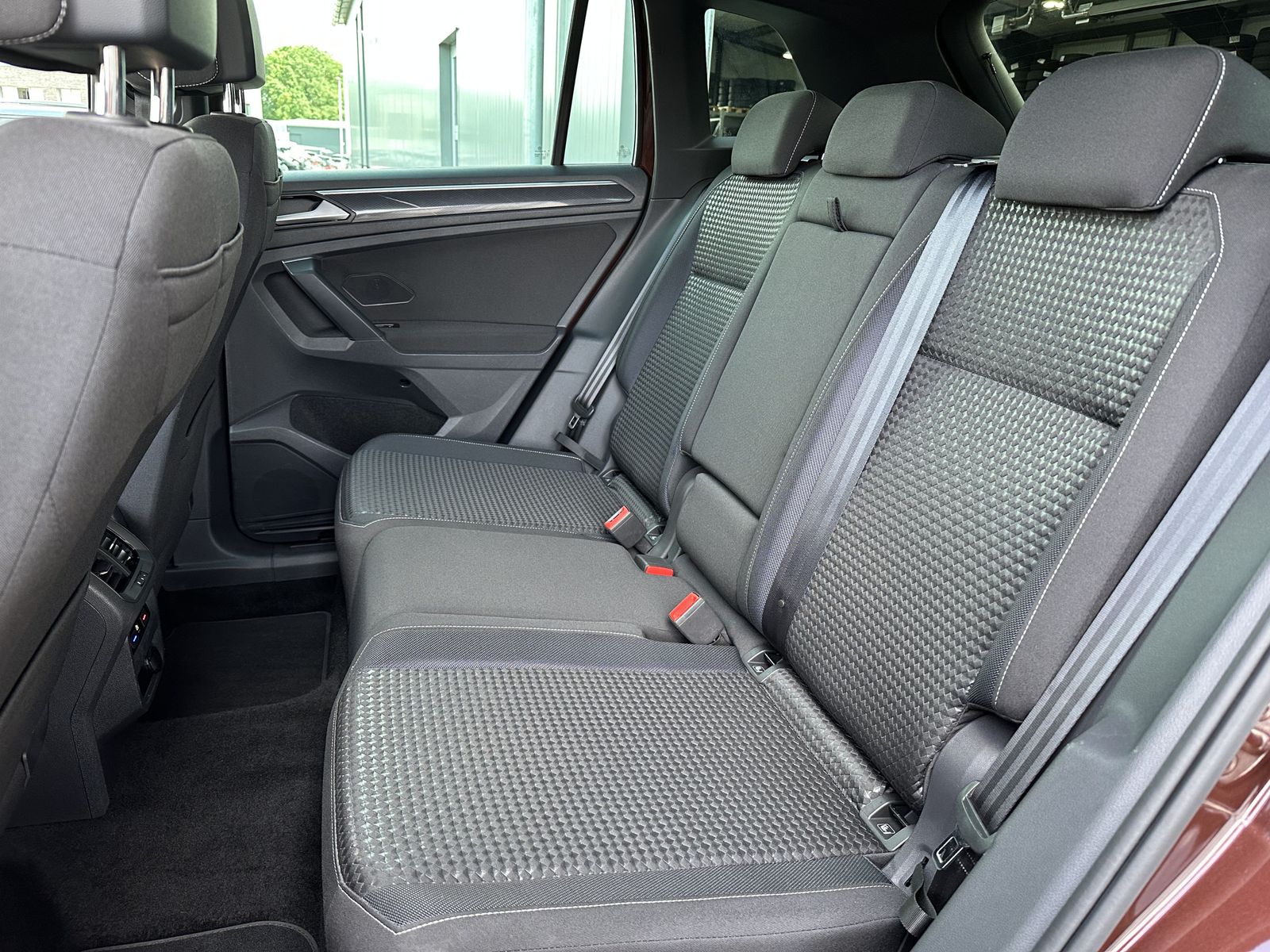 Fahrzeugabbildung Volkswagen Tiguan 2.0 TDI DSG United NAV+LED+ACC+KAM+VCOCK