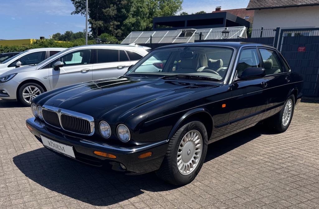 Jaguar XJ