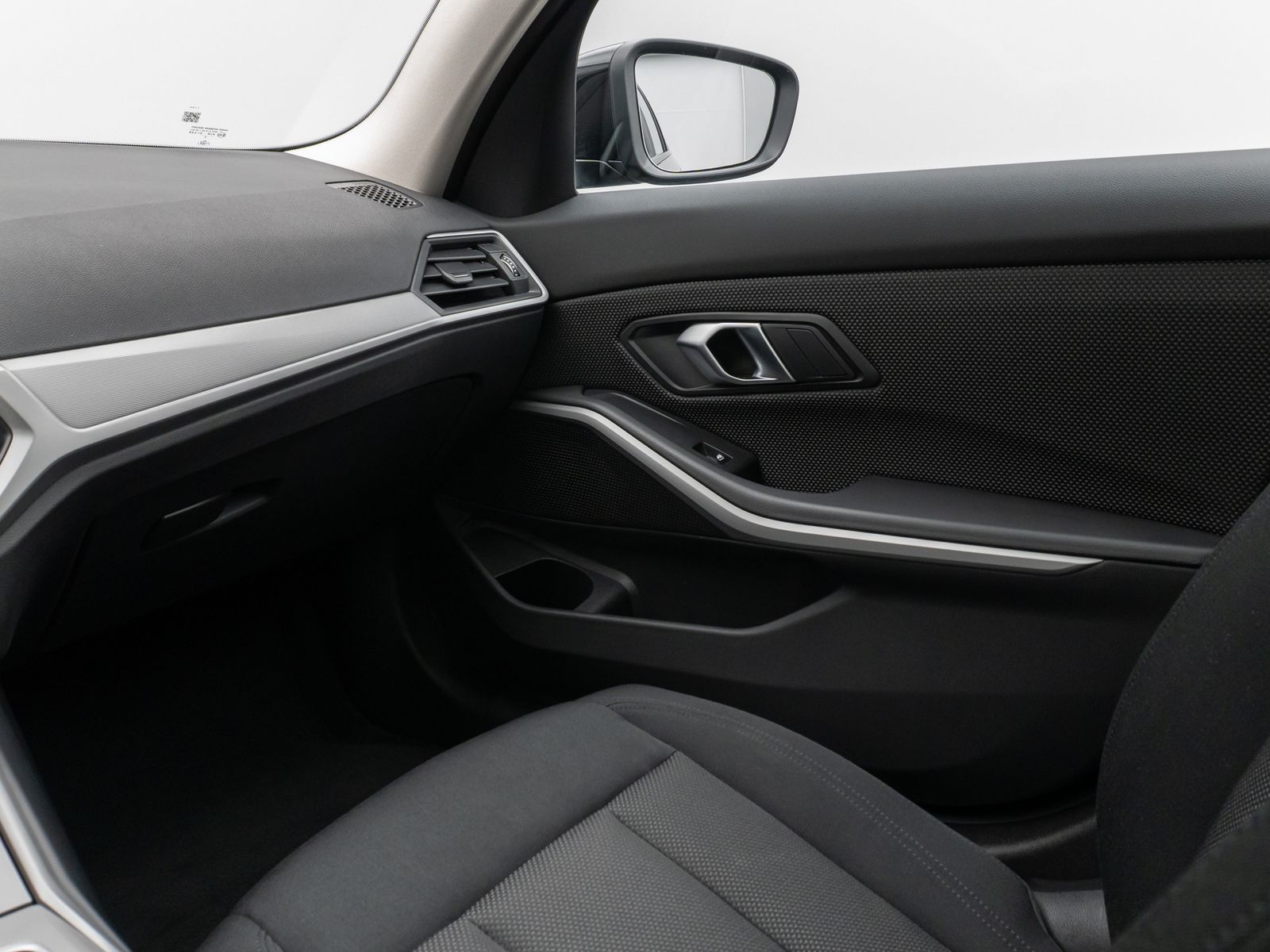 Fahrzeugabbildung BMW 330e Panorama Kamera DAB WLAN Lenkrhzg Alarm LED